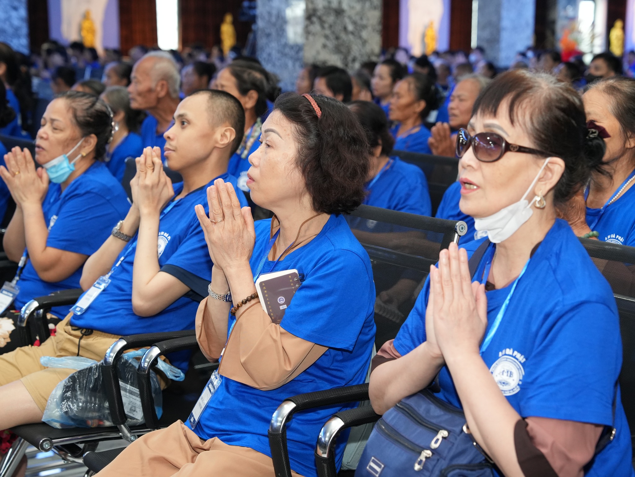 Quỹ helping hand phát quà từ thiện mùa lễ Vu Lan